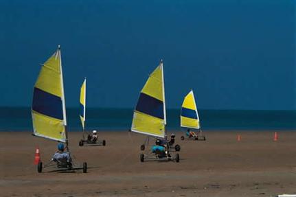 Sand yachting, Notre-Dame-de-Monts © J.Lessage