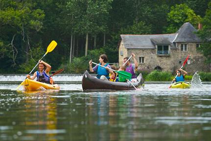 Canoeing on the Mayenne © S.Bourcier