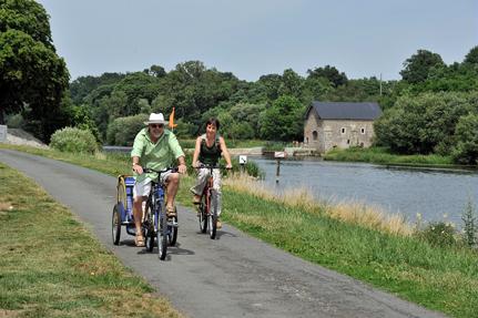 The Mayenne towpath © J.D Billaud/Nautilus