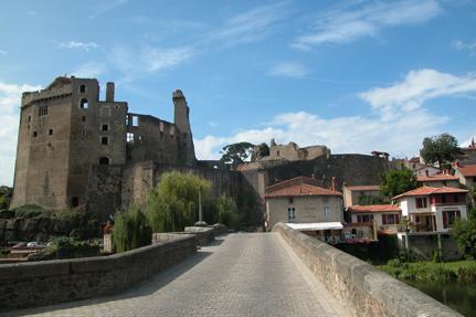 Le Château de Clisson © L. Moris/ Mook Publication