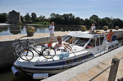 The Mayenne Valley © J.D Billaud/Nautilus
